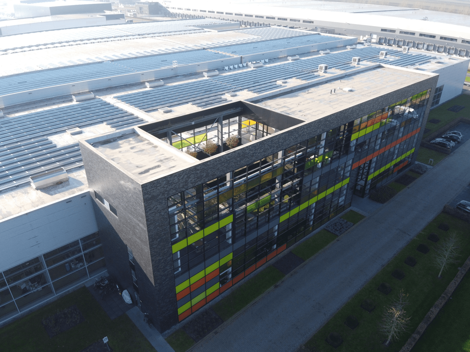 Met 6690 panelen tot heden het grootste glas-glas zonnepanelen-project van Europa